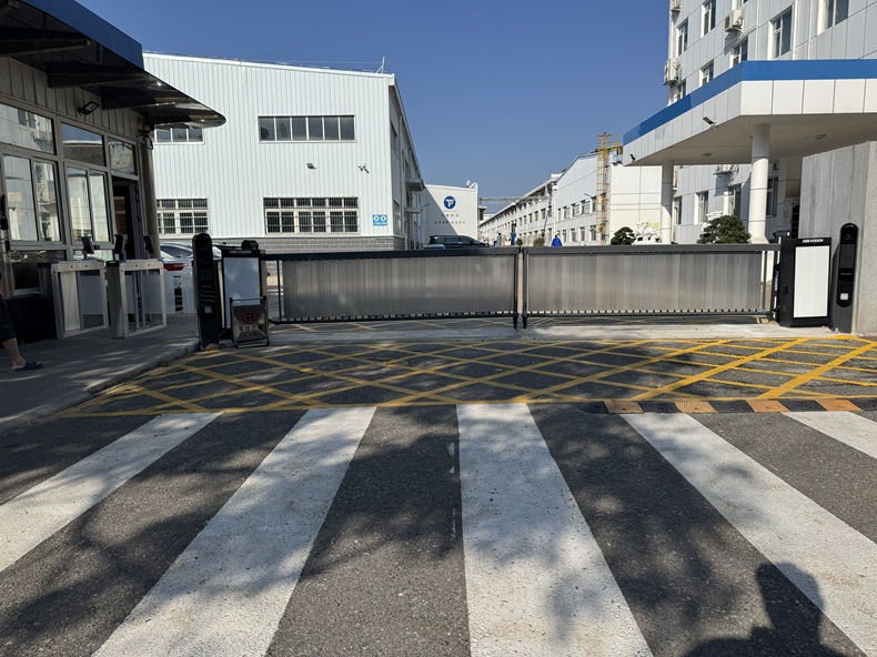 河北工廠大門人員及車輛出入管理系統(tǒng)