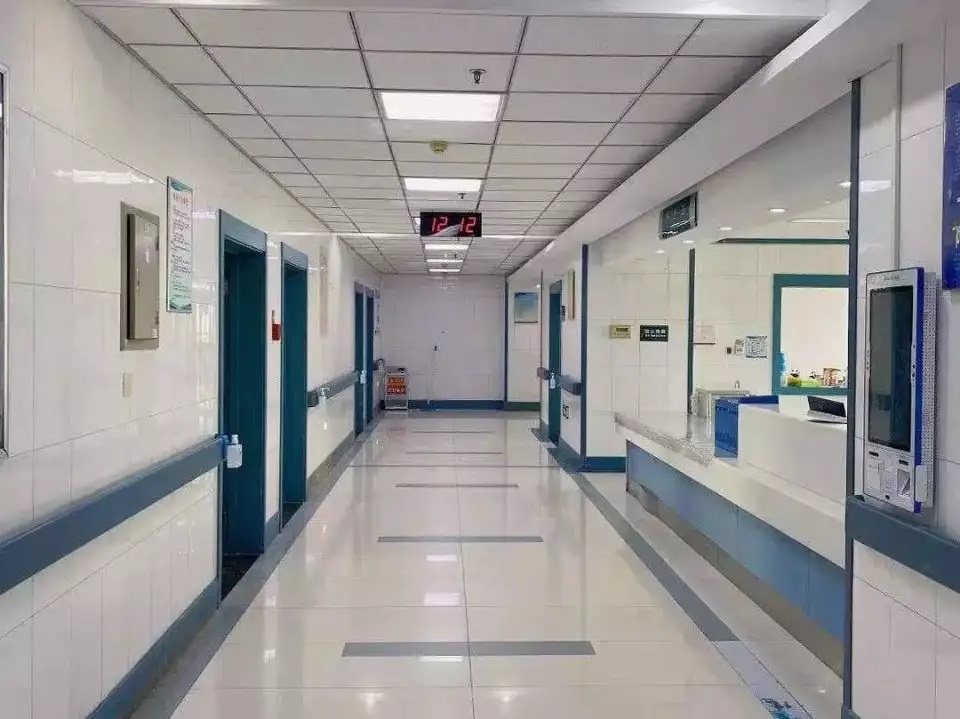1728550282548865.jpg 醫(yī)院走廊.jpg